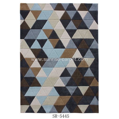 Hand Tufted Carpet With Rich Coloration